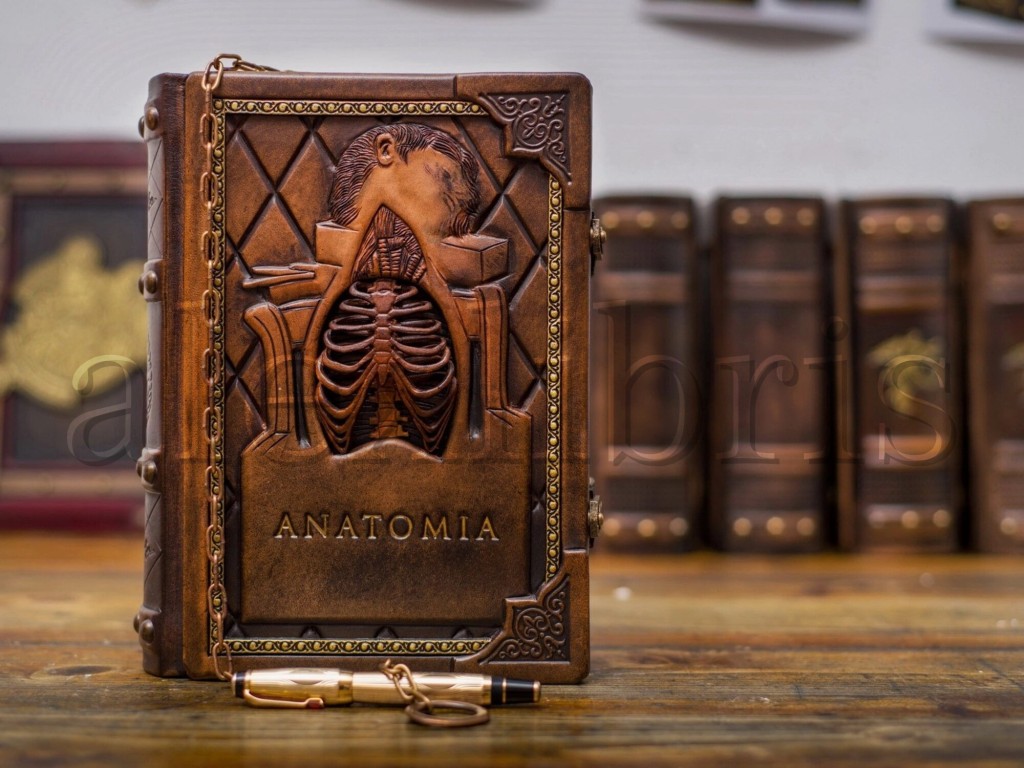 Anatomia Leather Journal: Large 8×10 Inches, 600 Blank Pages – Explore the Intricacies of the Human Body in this Exquisite Leather Journal